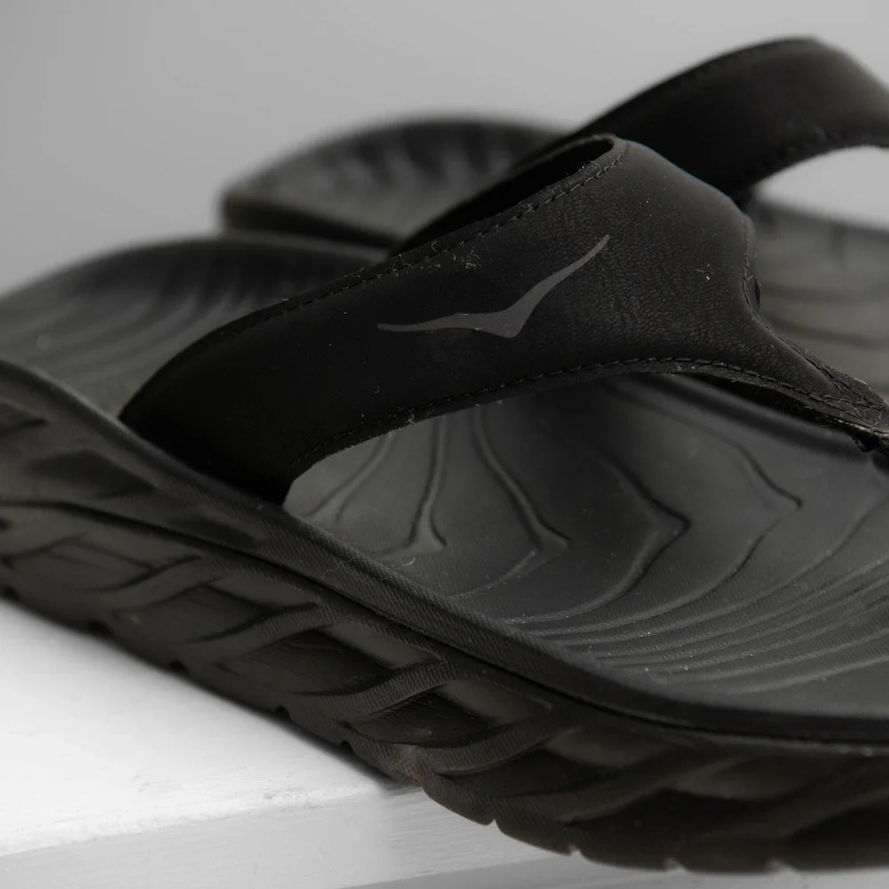 Hoka Ora Recovery Flip M8/W10 Black Thong Sandals Orthopedic Comfort Athleisure
